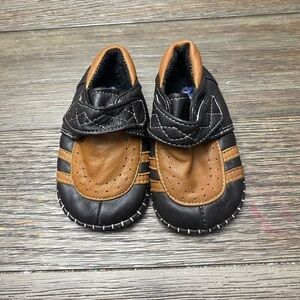 Sinaina baby faux leather  toddler shoes 6-9 M